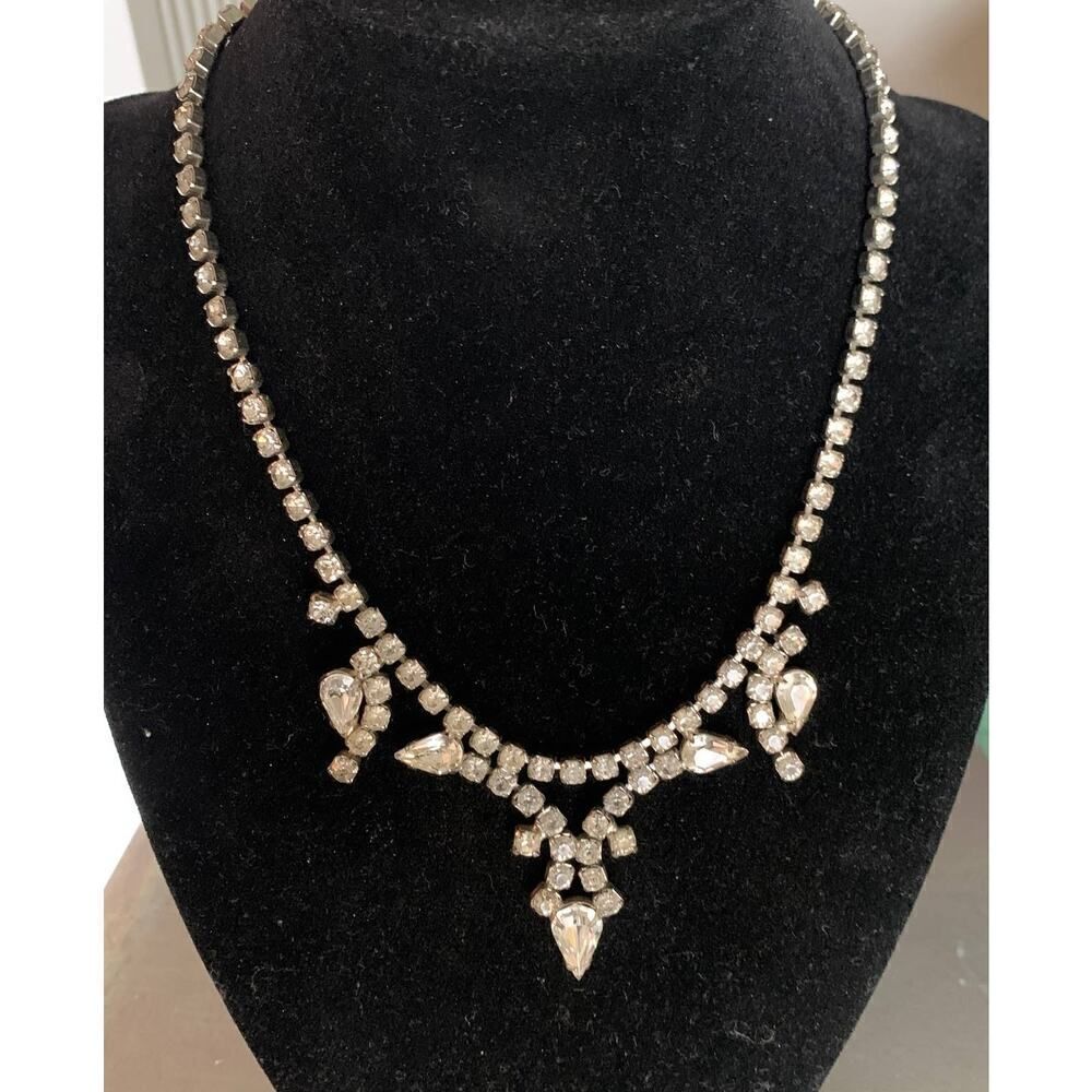 Beautiful Faceted Clear Crystal Choker necklace with center drop, Vintage